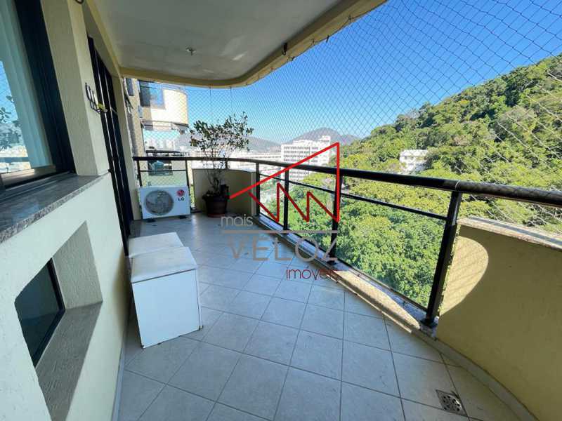 Apartamento à venda com 2 quartos, 75m² - Foto 2