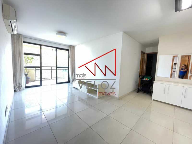 Apartamento à venda com 2 quartos, 75m² - Foto 7