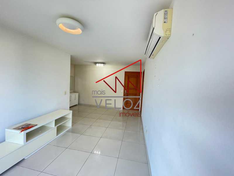 Apartamento à venda com 2 quartos, 75m² - Foto 8