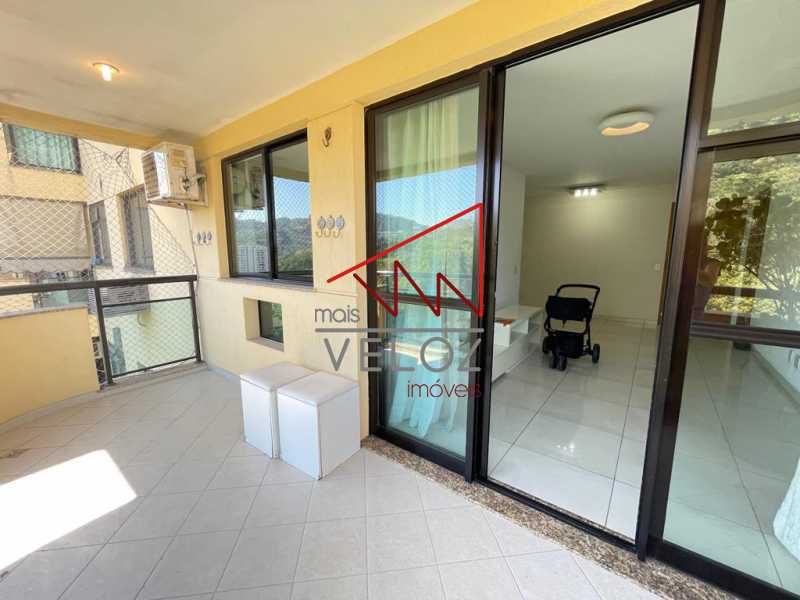 Apartamento à venda com 2 quartos, 75m² - Foto 4