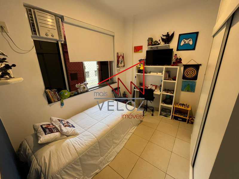 Apartamento à venda com 2 quartos, 70m² - Foto 12