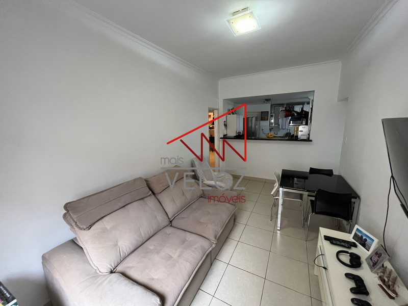 Apartamento à venda com 2 quartos, 70m² - Foto 4