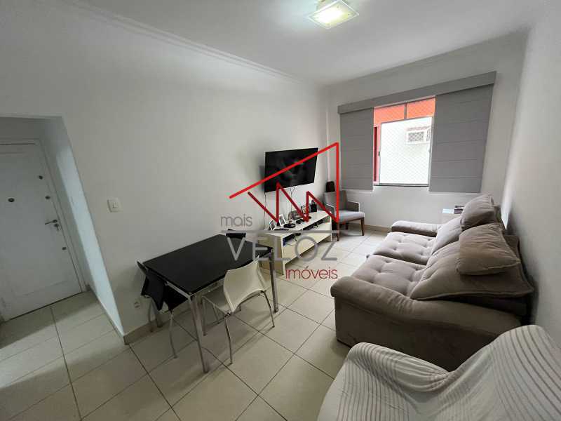 Apartamento à venda com 2 quartos, 70m² - Foto 1