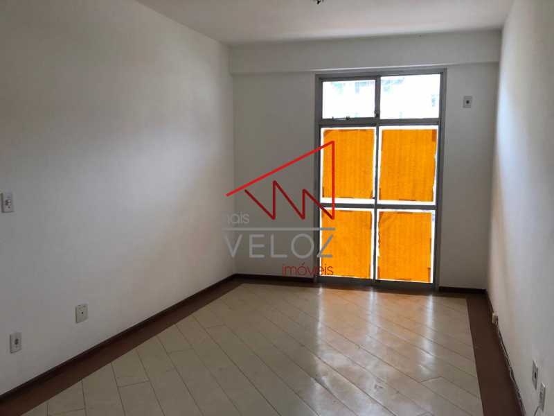 Apartamento à venda com 2 quartos, 70m² - Foto 1