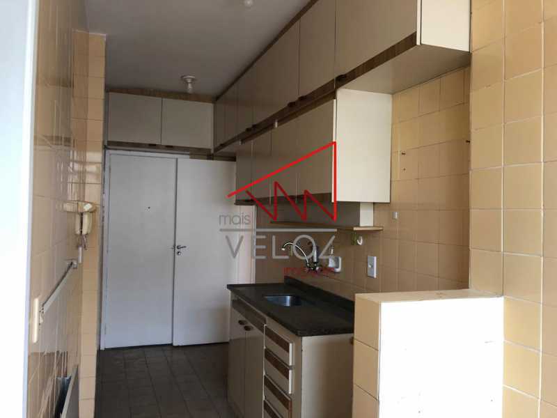 Apartamento à venda com 2 quartos, 70m² - Foto 13