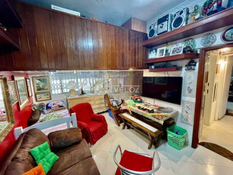 Apartamento à venda com 2 quartos, 70m² - Foto 3