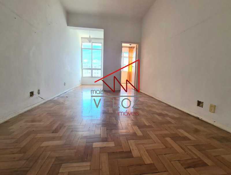 Apartamento à venda com 2 quartos, 70m² - Foto 2