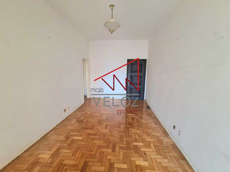 Apartamento à venda com 2 quartos, 70m² - Foto 3