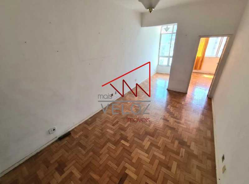 Apartamento à venda com 2 quartos, 70m² - Foto 4