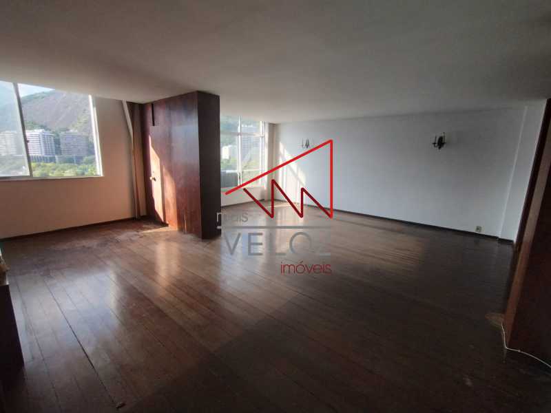 Apartamento à venda com 4 quartos, 220m² - Foto 2