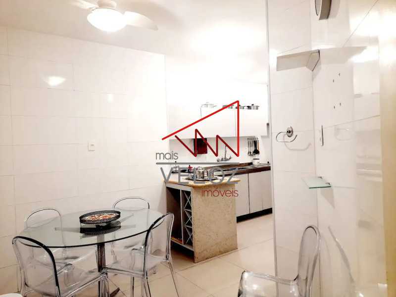 Apartamento à venda com 3 quartos, 216m² - Foto 13