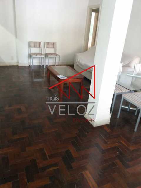 Apartamento à venda com 2 quartos, 70m² - Foto 3