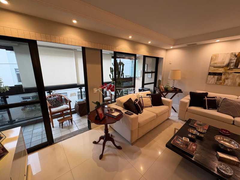Apartamento à venda com 3 quartos, 104m² - Foto 2