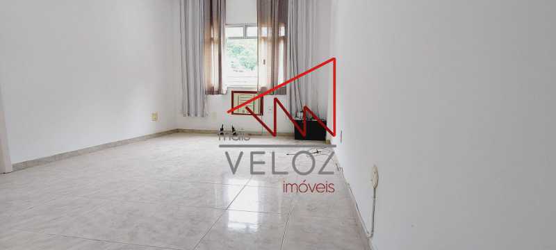 Apartamento à venda com 1 quarto, 40m² - Foto 2