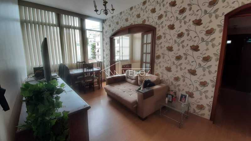 Apartamento à venda com 2 quartos, 65m² - Foto 2