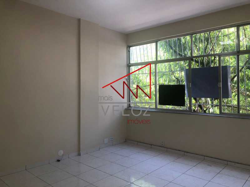 Apartamento à venda com 2 quartos, 70m² - Foto 3