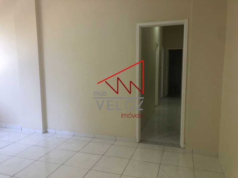 Apartamento à venda com 2 quartos, 70m² - Foto 7