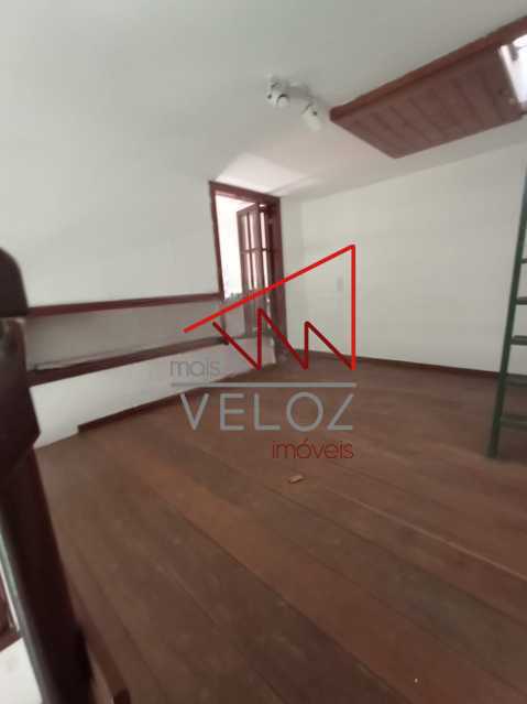 Casa à venda com 3 quartos, 300m² - Foto 4