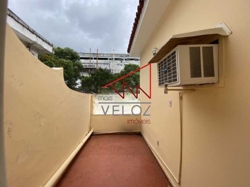 Casa à venda com 3 quartos, 296m² - Foto 7