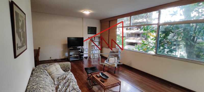 Apartamento à venda com 3 quartos, 130m² - Foto 2