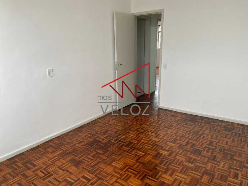 Apartamento à venda com 2 quartos, 75m² - Foto 9