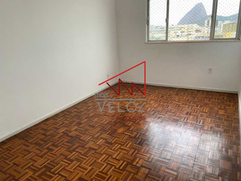 Apartamento à venda com 2 quartos, 75m² - Foto 12