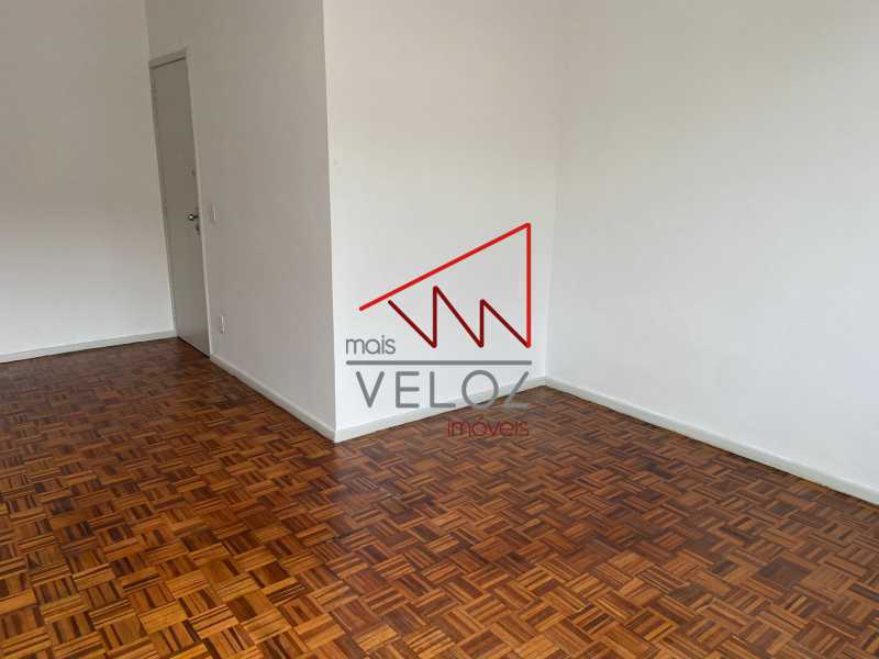 Apartamento à venda com 2 quartos, 75m² - Foto 1