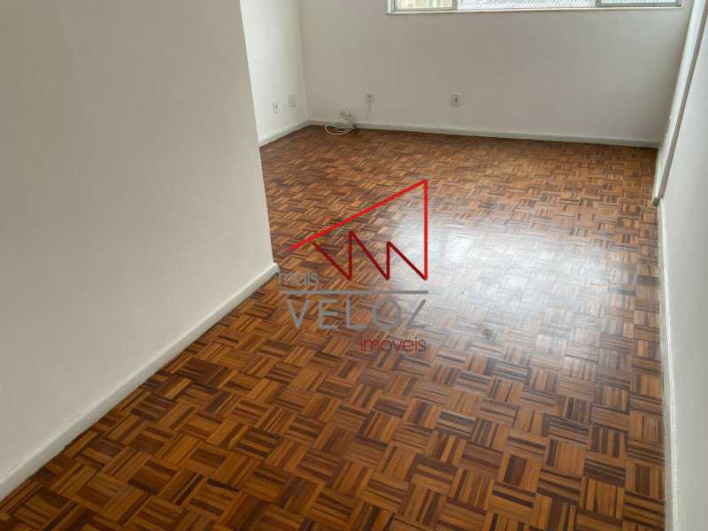 Apartamento à venda com 2 quartos, 75m² - Foto 4