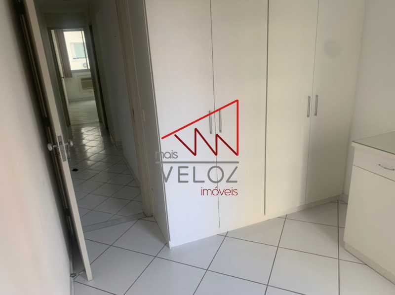 Apartamento à venda com 2 quartos, 75m² - Foto 11