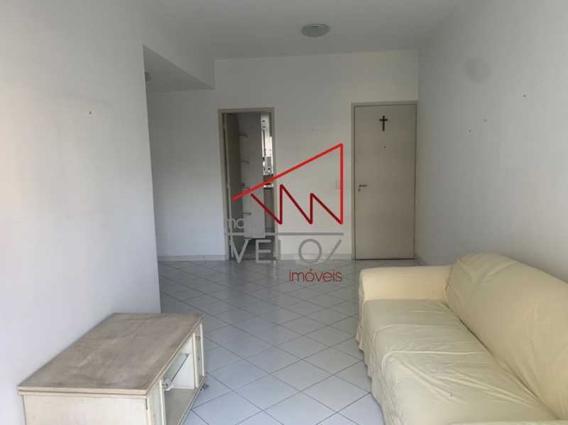 Apartamento à venda com 2 quartos, 75m² - Foto 2