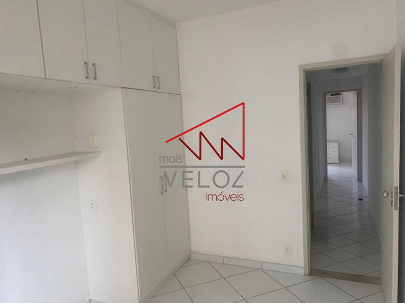 Apartamento à venda com 2 quartos, 75m² - Foto 13