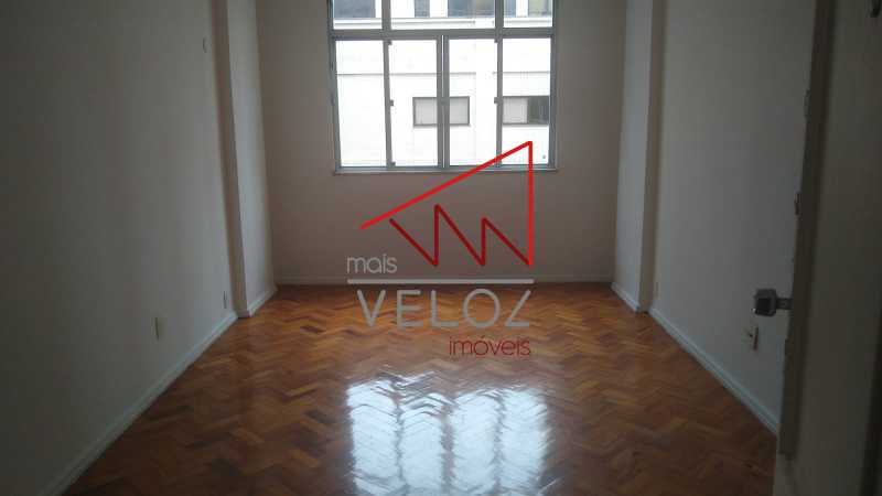 Apartamento à venda com 1 quarto, 55m² - Foto 2