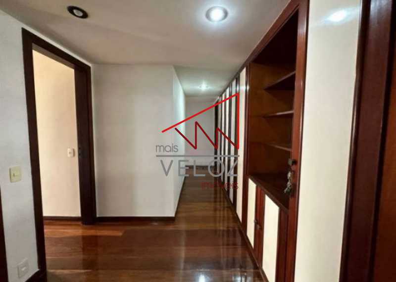 Apartamento à venda com 4 quartos, 236m² - Foto 5