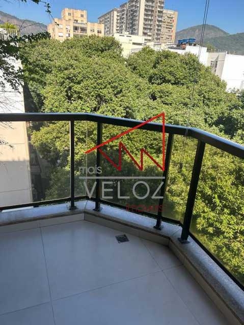 Apartamento à venda com 4 quartos, 160m² - Foto 2