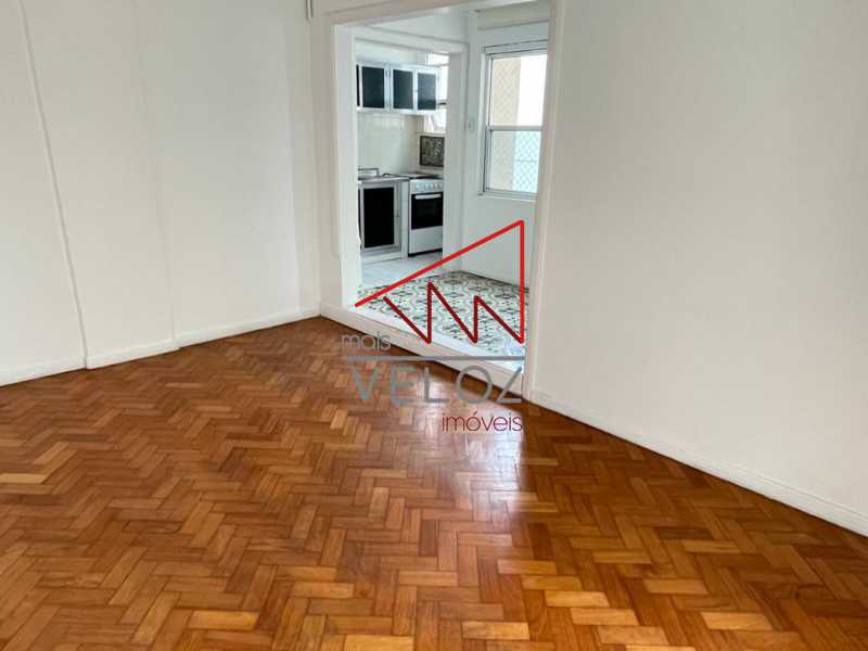 Apartamento à venda com 1 quarto, 40m² - Foto 2