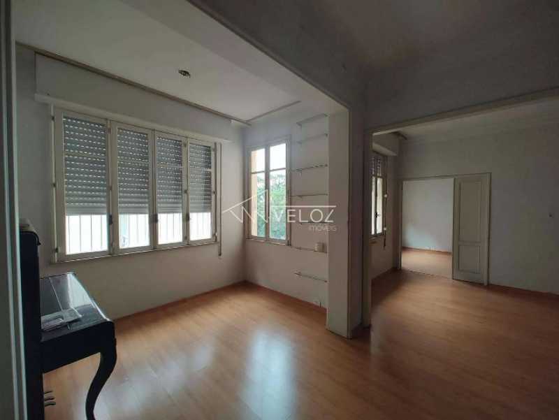 Apartamento à venda com 3 quartos, 139m² - Foto 2