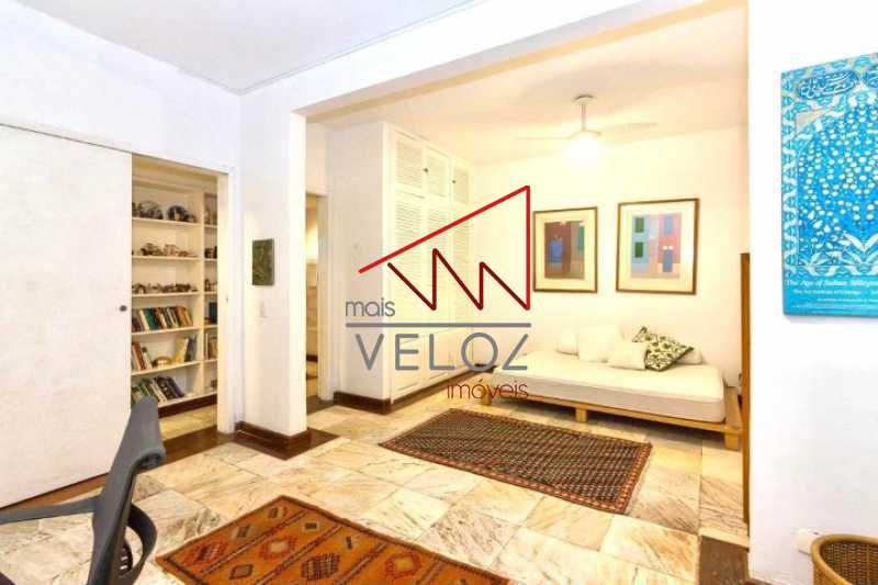 Apartamento à venda com 3 quartos, 238m² - Foto 9