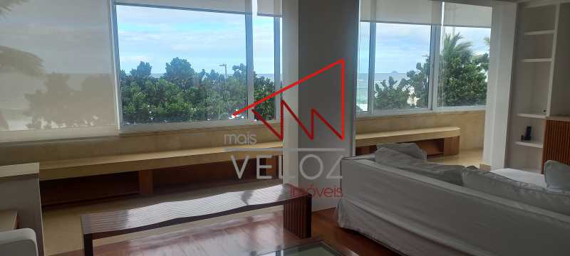 Apartamento à venda com 3 quartos, 200m² - Foto 2