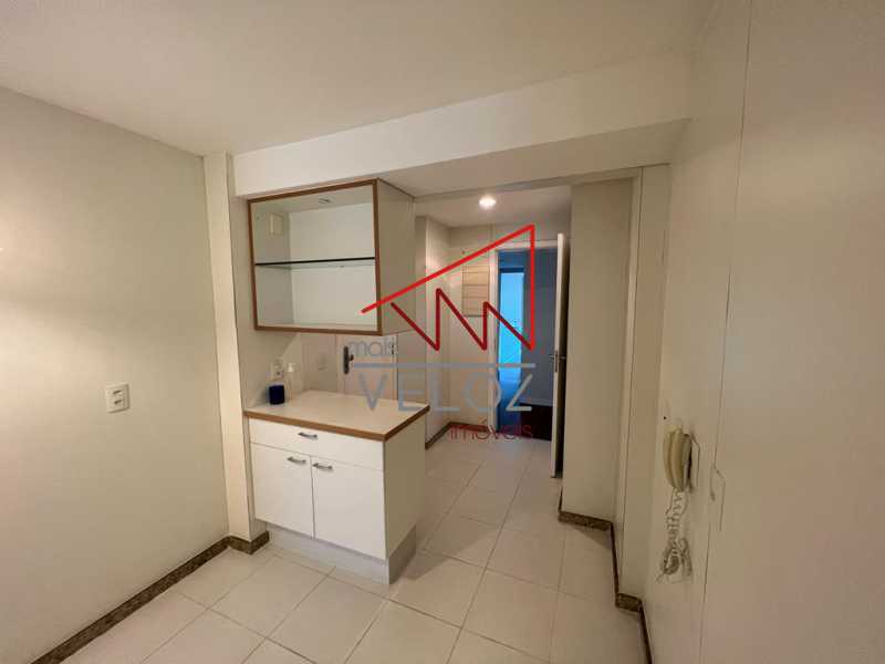 Apartamento à venda com 4 quartos, 241m² - Foto 17