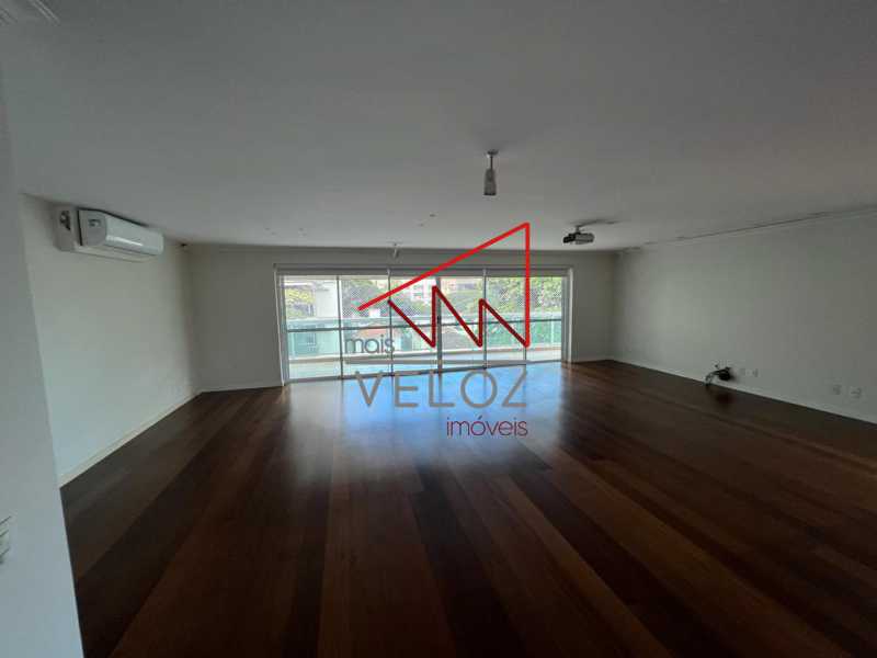 Apartamento à venda com 4 quartos, 241m² - Foto 1