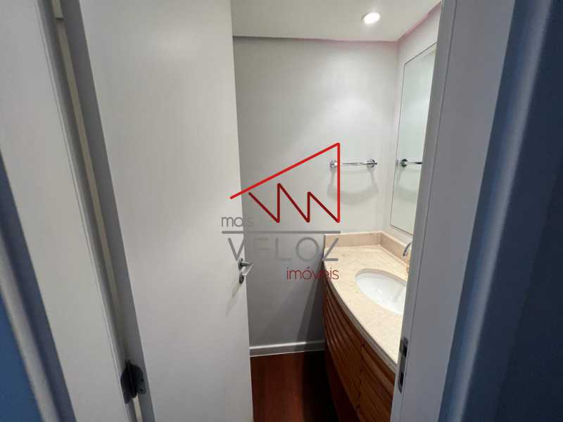 Apartamento à venda com 4 quartos, 241m² - Foto 7