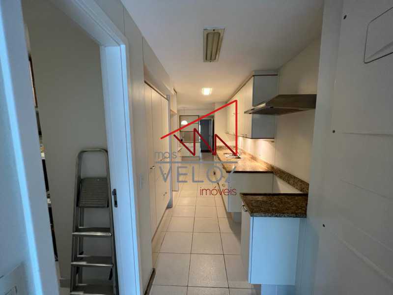 Apartamento à venda com 4 quartos, 241m² - Foto 18