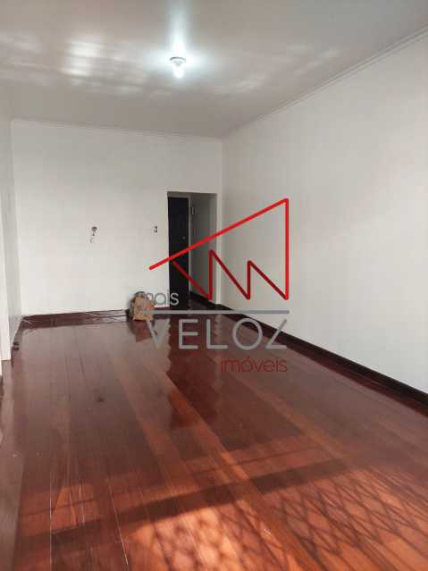 Apartamento à venda com 3 quartos, 103m² - Foto 2