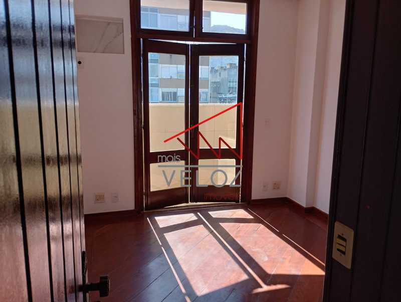 Cobertura à venda com 4 quartos, 240m² - Foto 19