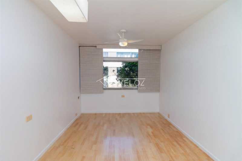 Apartamento à venda com 3 quartos, 110m² - Foto 2