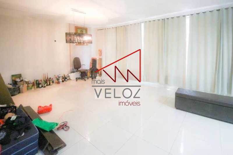 Apartamento à venda com 4 quartos, 188m² - Foto 2