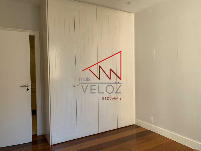 Apartamento à venda com 2 quartos, 132m² - Foto 13