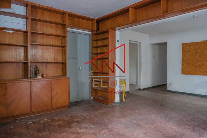 Casa à venda com 4 quartos, 610m² - Foto 2