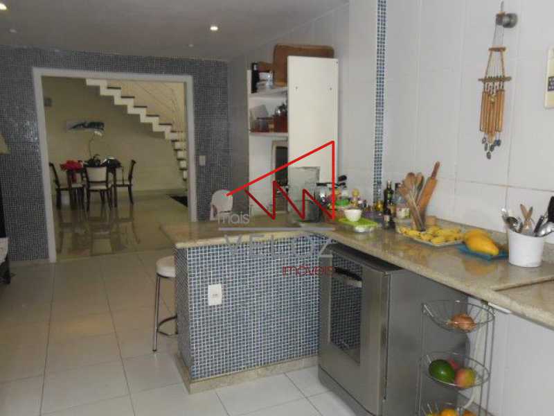 Casa à venda com 3 quartos, 320m² - Foto 2