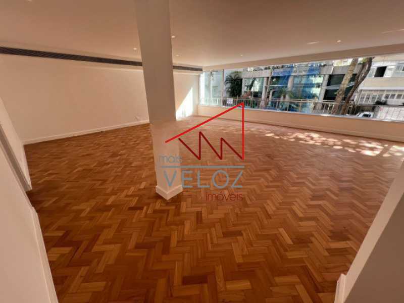 Apartamento à venda com 3 quartos, 230m² - Foto 1